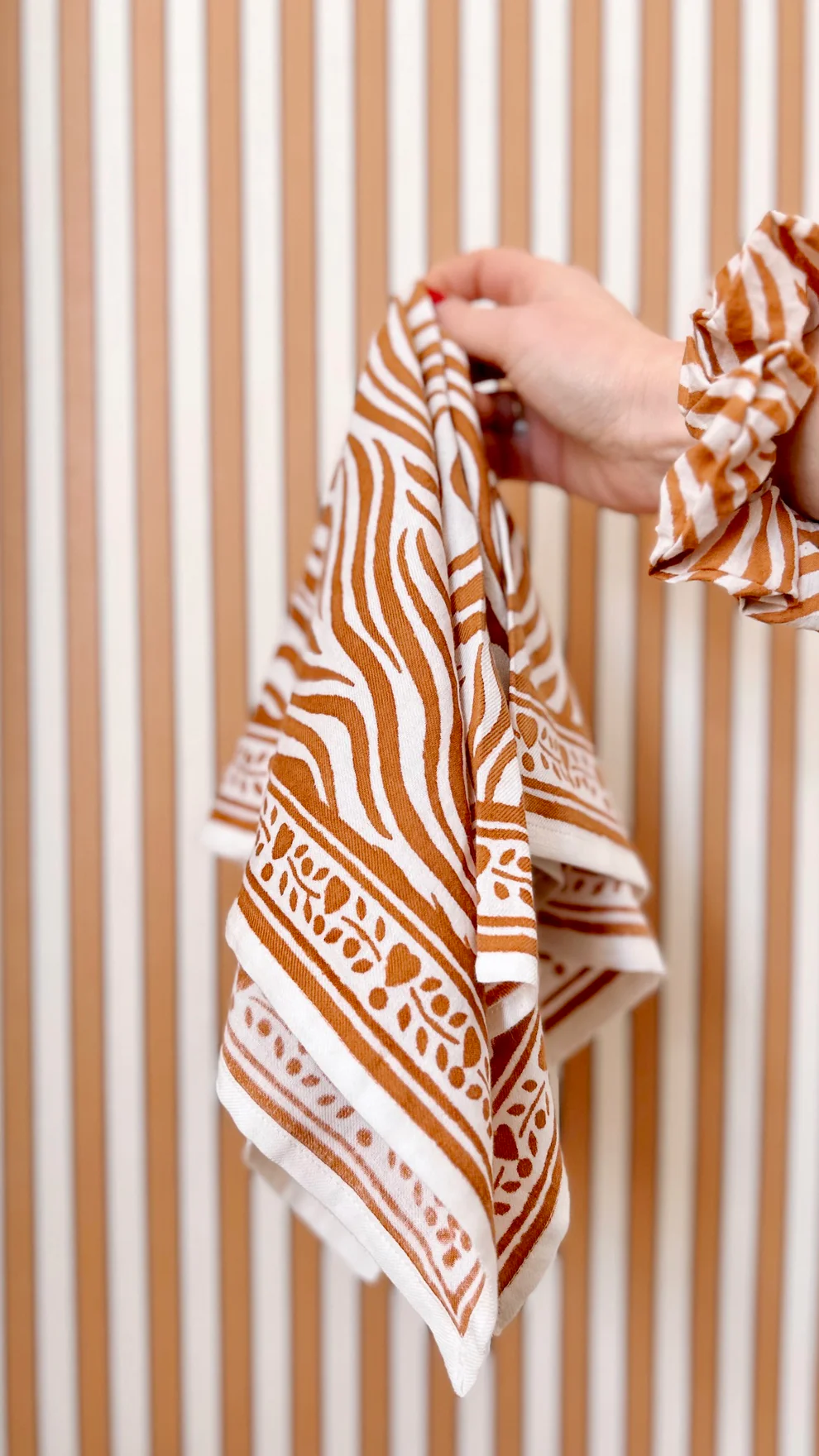 Foulard Bébé Enfant Zèbre Camel 50cm – Image 2