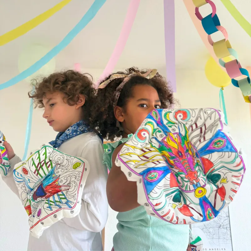 Coloriages Gonflables – Kit Épée & Bouclier Lumineux à colorier – Image 3